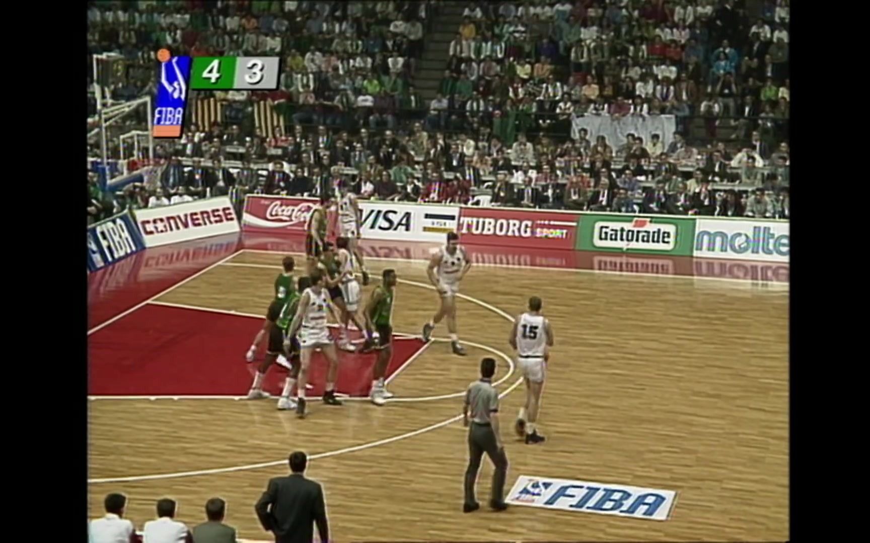 没射正，莱万是巴萨队史首位单赛季西甲两次罚点射偏的球员（莱万本场零射正，成巴萨队史单赛季西甲两次点球踢偏第一人）