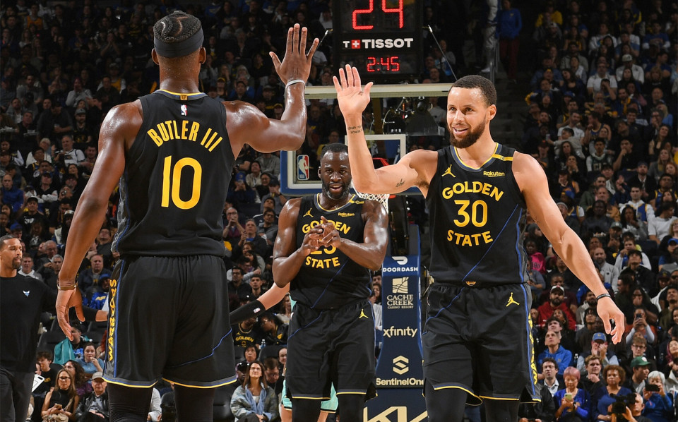 西甲积分榜：巴萨先赛获胜领先皇马4分，马竞两连败暂列第五（西甲最新积分榜：巴萨抢先取胜将对皇马优势扩大至4分，马竞两连败暂居第5）