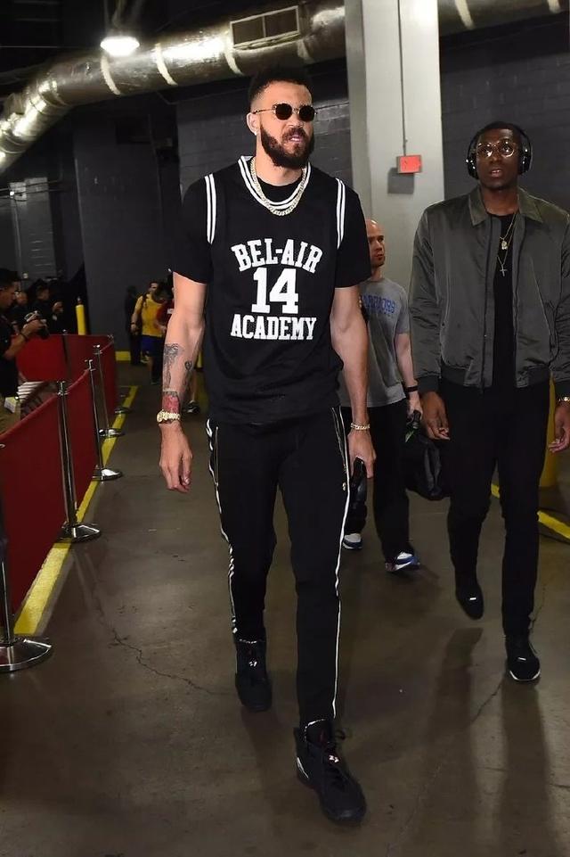 欧冠改制后连续3场破门最年轻榜单：17岁卡尔居首，姆巴佩次席（欧冠改制后连续3场进球最年轻球员榜：17岁卡尔领跑，姆巴佩第二）