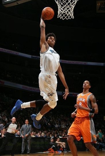 关键球打成后教练激动怒吼（关键球命中，主帅激动怒吼）