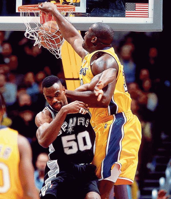 头球双响，孔德当选巴萨vs法兰克福全场最佳球员（孔德头球梅开二度，荣膺巴萨战法兰克福全场最佳）